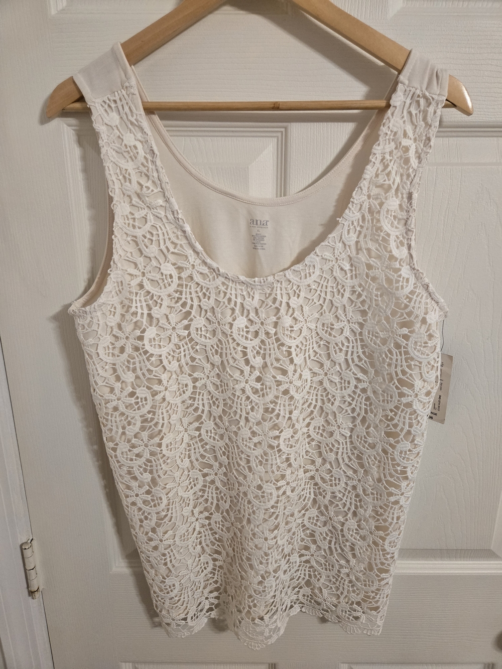 A.n.a  Cream Crochet Lace Tank Top - Scoop Neck Size XL